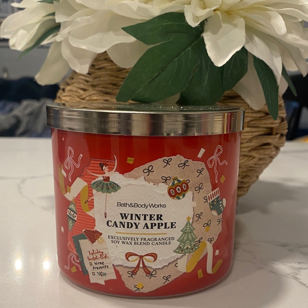 Bath & Body Works Winter Candy Apple Candle